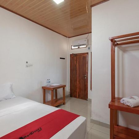 Reddoorz Syariah Near Jakabaring Sport City Палембанг Екстериор снимка