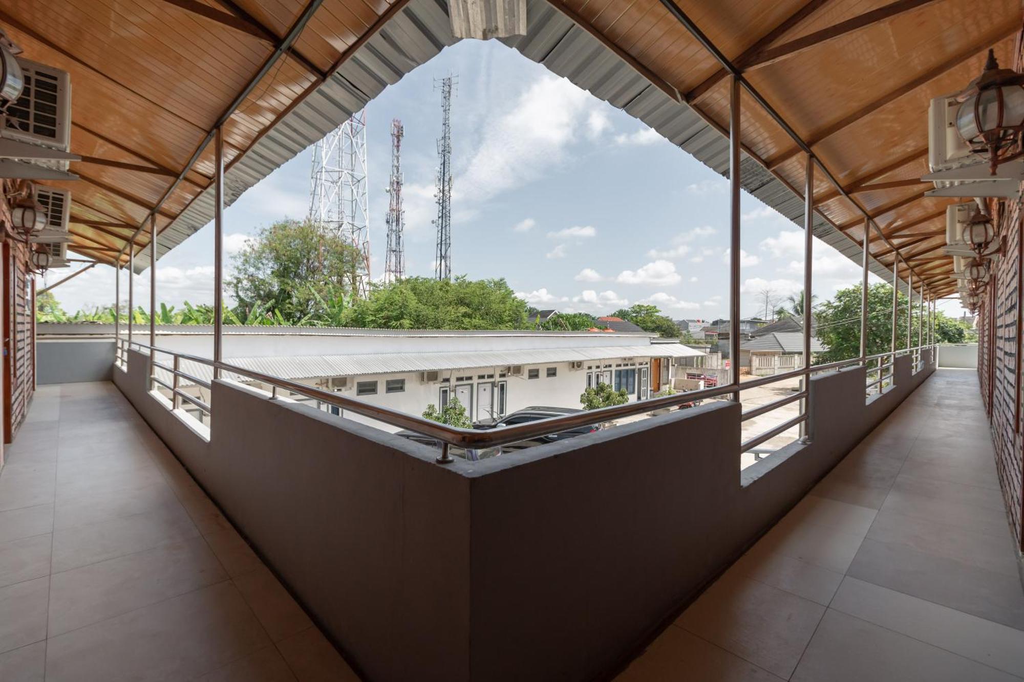 Reddoorz Syariah Near Jakabaring Sport City Палембанг Екстериор снимка