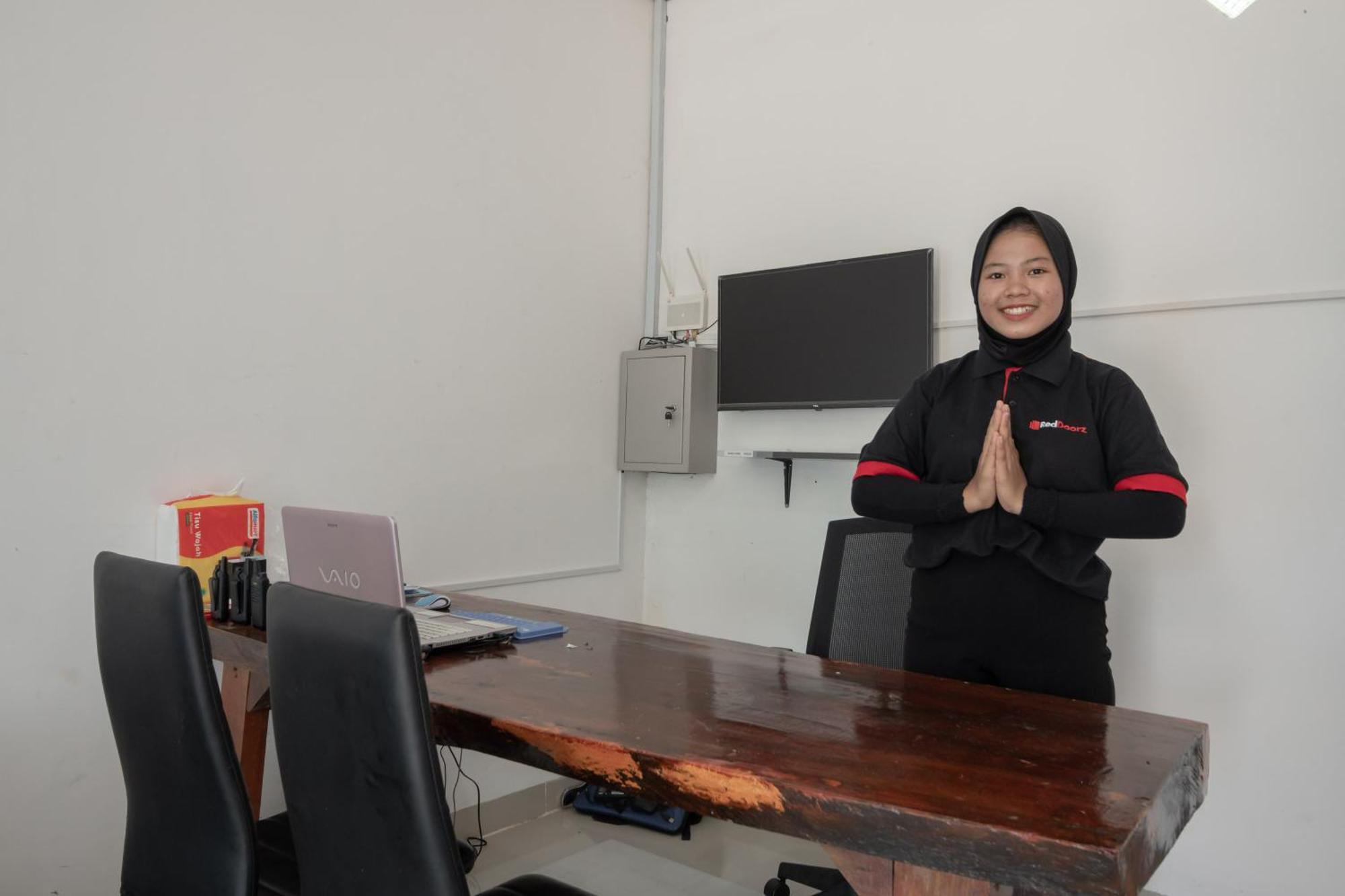 Reddoorz Syariah Near Jakabaring Sport City Палембанг Екстериор снимка