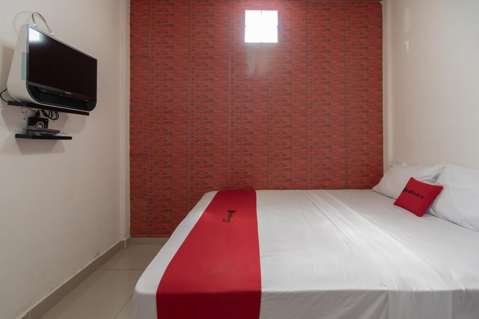 Reddoorz Syariah Near Jakabaring Sport City Палембанг Екстериор снимка