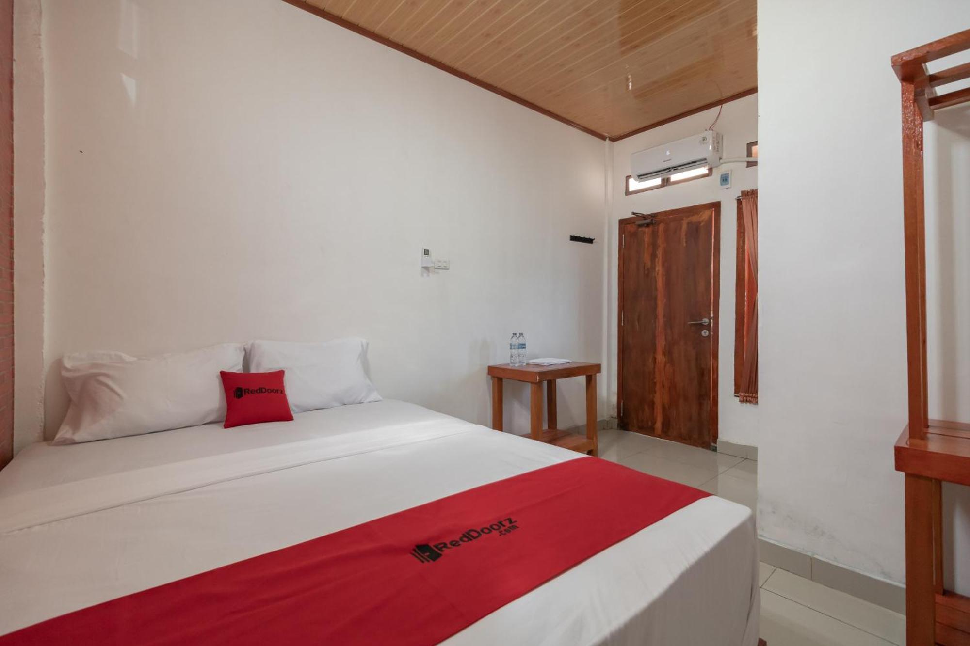 Reddoorz Syariah Near Jakabaring Sport City Палембанг Екстериор снимка